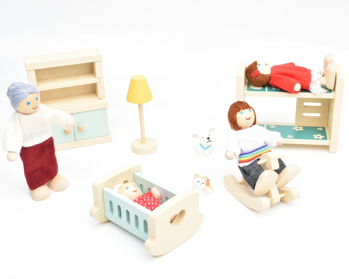 Wooden Dollhouse Dolls Family Set of 7 Miniature Figures and 2 Pets X4515